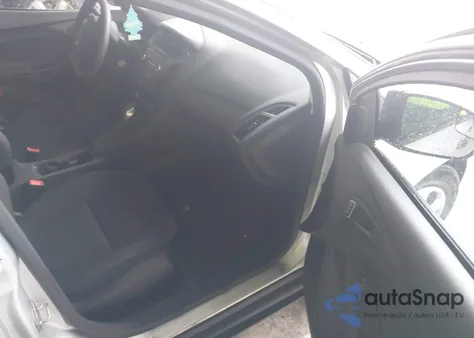 2016 Ford Focus S из США, поврежденный, VIN 1FADP3E25GL210374